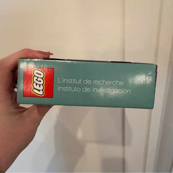 NEW LEGO Research Institute 21110 Retired Set - Picture 5 of 5